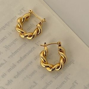 Zara minimalist twisted small gold color earrings